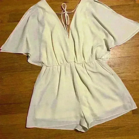 ILLA ILLA deep V neck romper size large - Picture 1 of 6